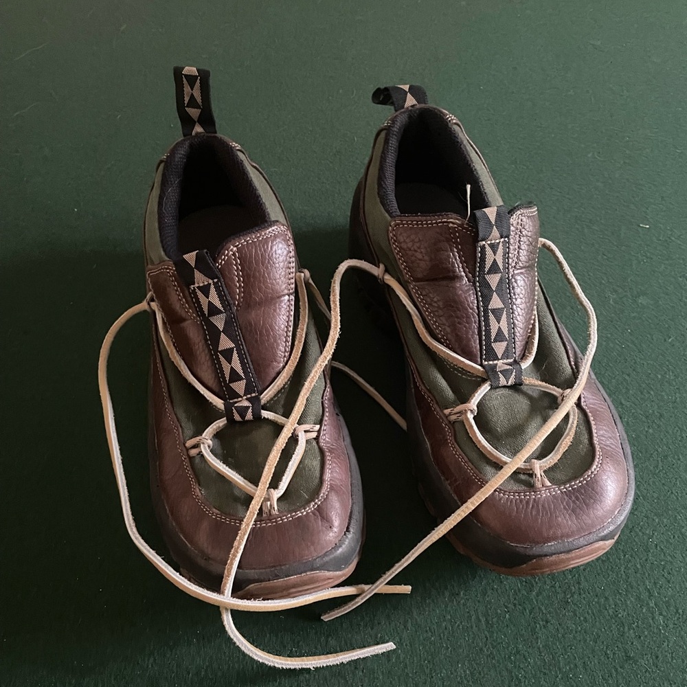 Ulu Duck Shoes EUC.